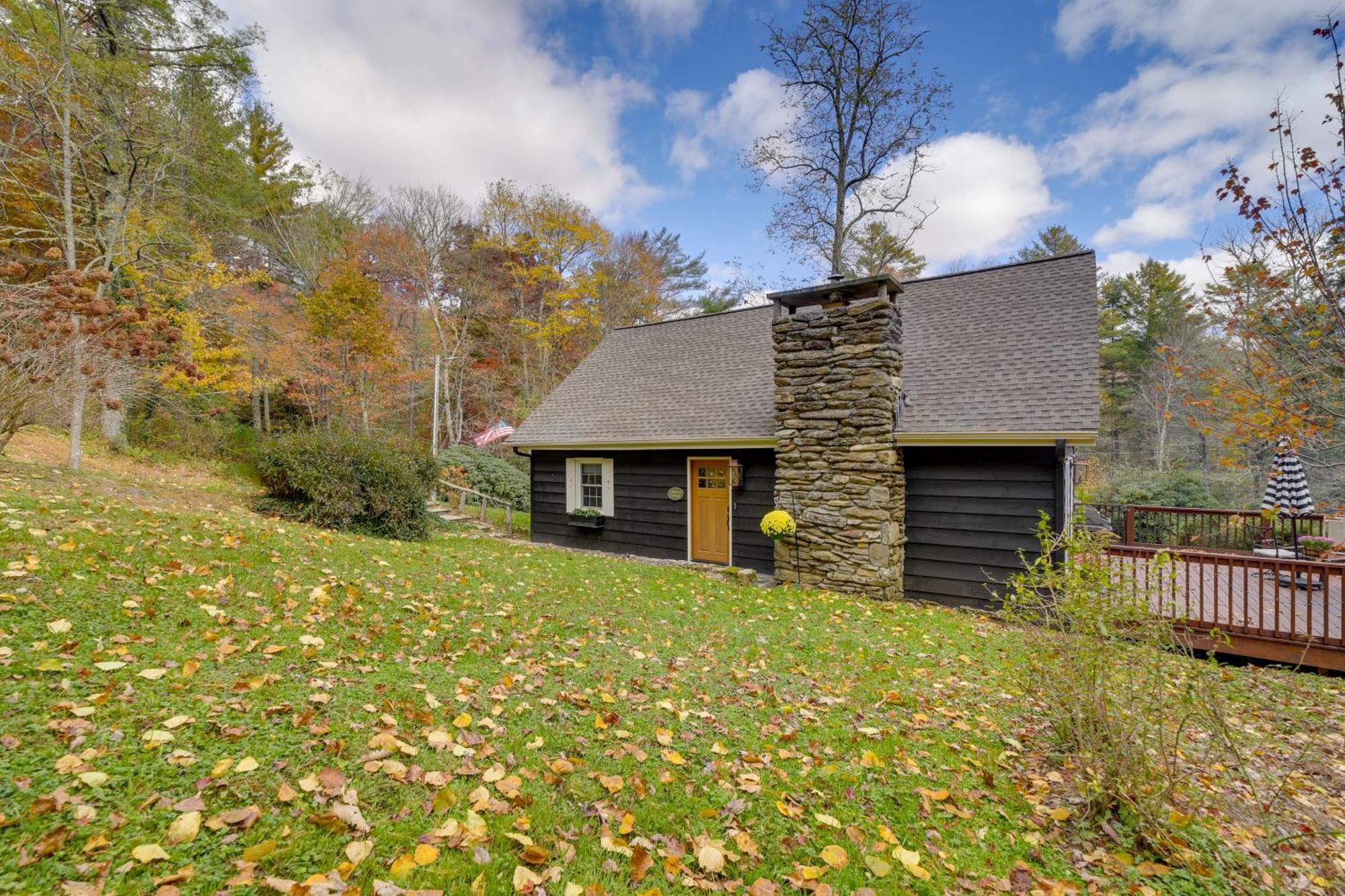 Enchanting Highlands Cottage With Pond And Falls! Eksteriør billede