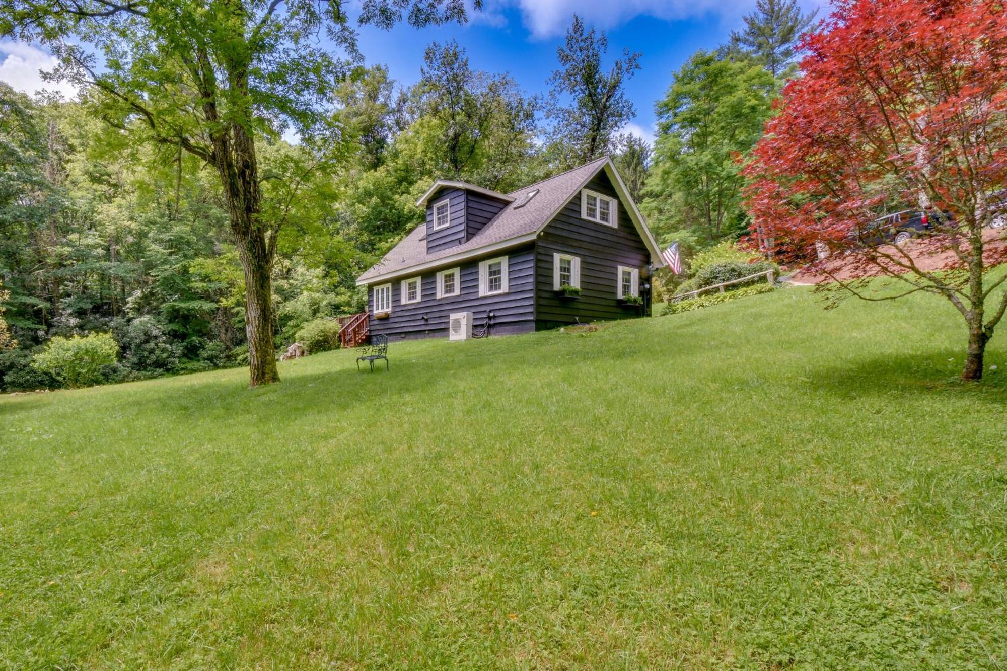 Enchanting Highlands Cottage With Pond And Falls! Eksteriør billede